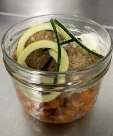 Boulettes de boeuf , patates douces rôties
